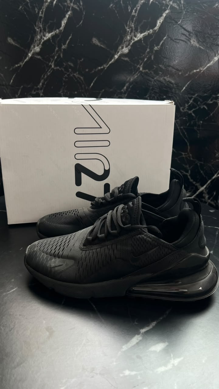 NIKE AIRMAX 270